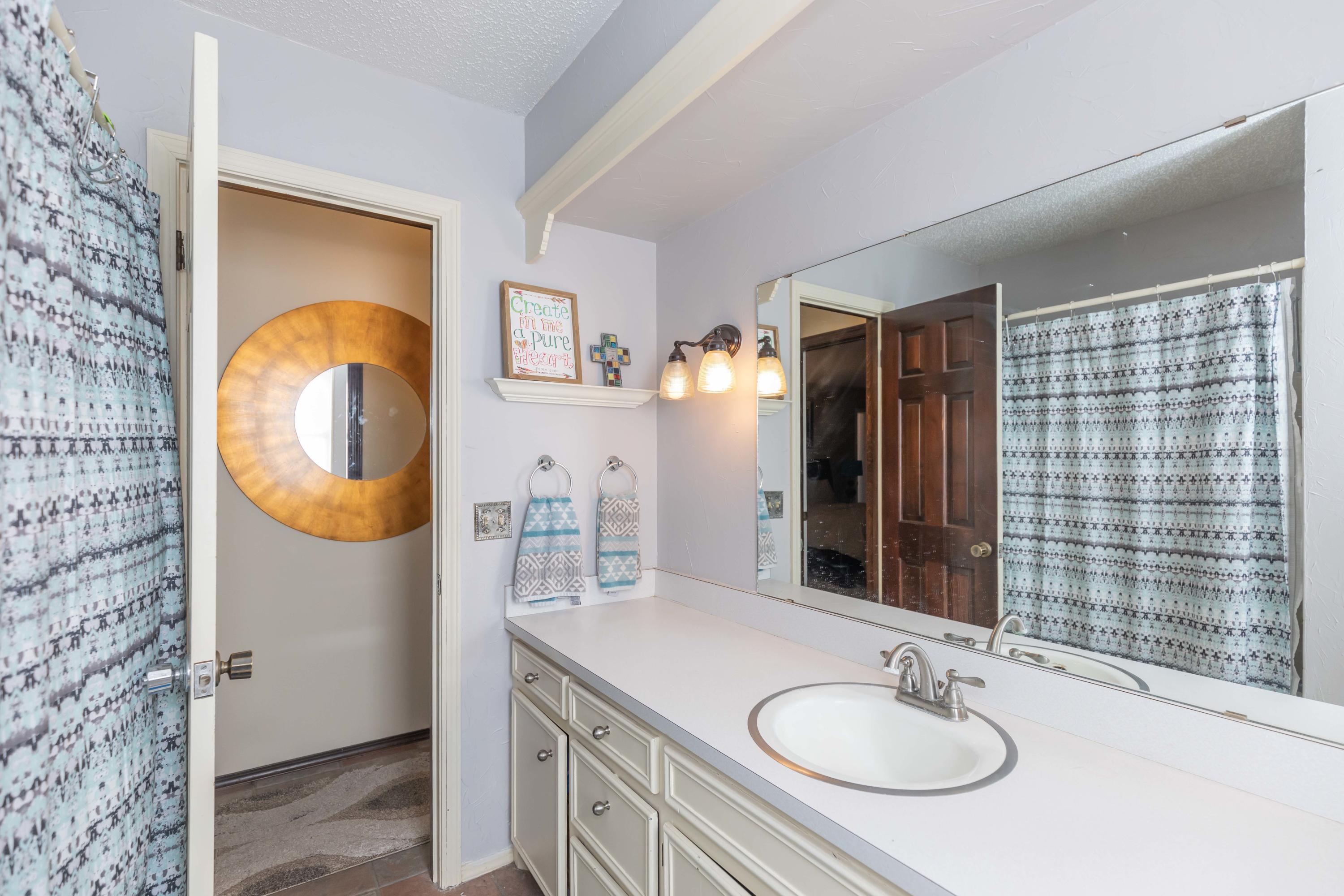 17 Kendall Road Amarillo, TX 79124 - Photo 39 of 46 BATHROOM 2 VIEW 2