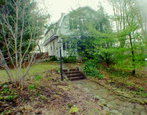 4 Edgecliff Road Rosslyn Farms, PA 15106 - Photo 1 of 8 Gallery Image 1