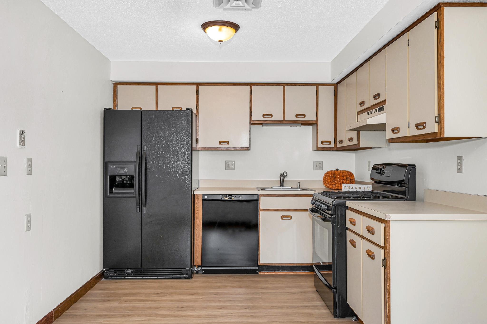 201 Millwright Drive Nashua, NH 03063 - Photo 10 of 35