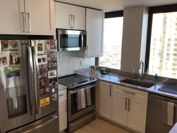 $3,300 | 1660 North LaSalle Drive, Unit 3811, Chicago, IL 60614