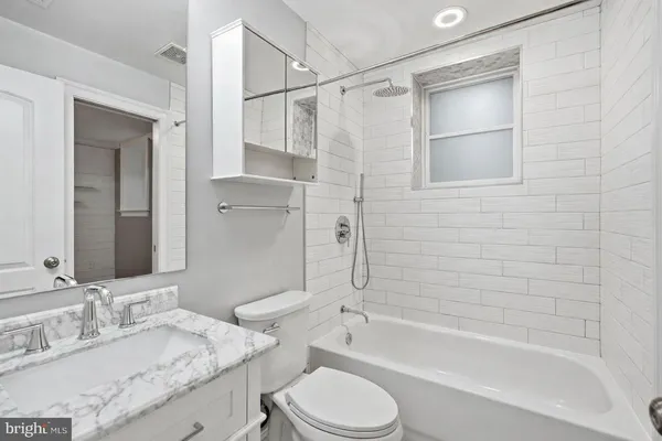 $2,350 | 1740 18th Street Northwest, Unit T2, Washington, DC 20009