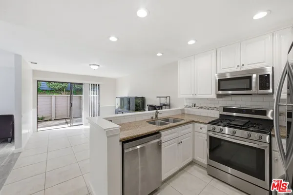 $599,999 | 13091 Hubbard Street, Unit 5, Sylmar, CA 91342