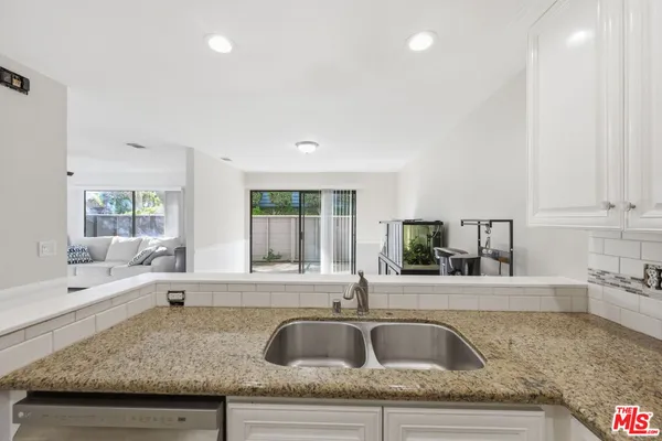 $599,999 | 13091 Hubbard Street, Unit 5, Sylmar, CA 91342