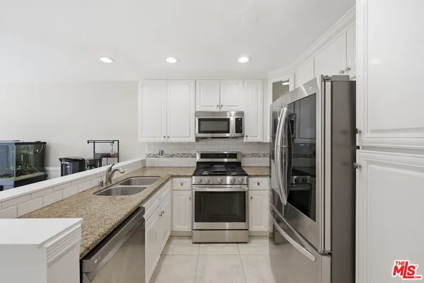 $599,999 | 13091 Hubbard Street, Unit 5, Sylmar, CA 91342