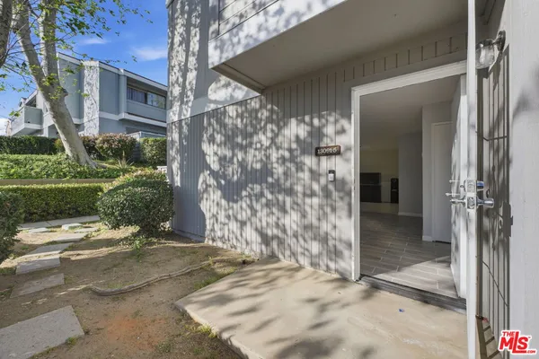 $599,999 | 13091 Hubbard Street, Unit 5, Sylmar, CA 91342