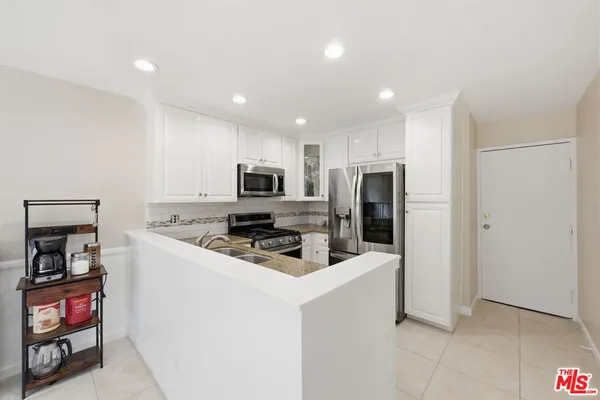 $599,999 | 13091 Hubbard Street, Unit 5, Sylmar, CA 91342