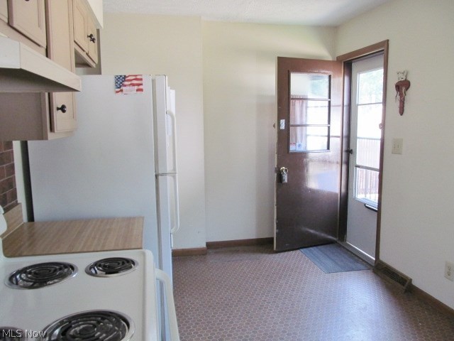 4814 Snow Road Cleveland, OH 44134 - Photo 4 of 15