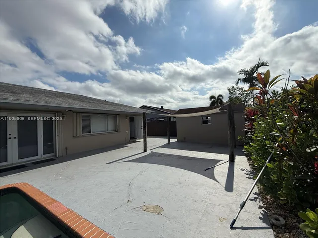 a view of a house with a backyard