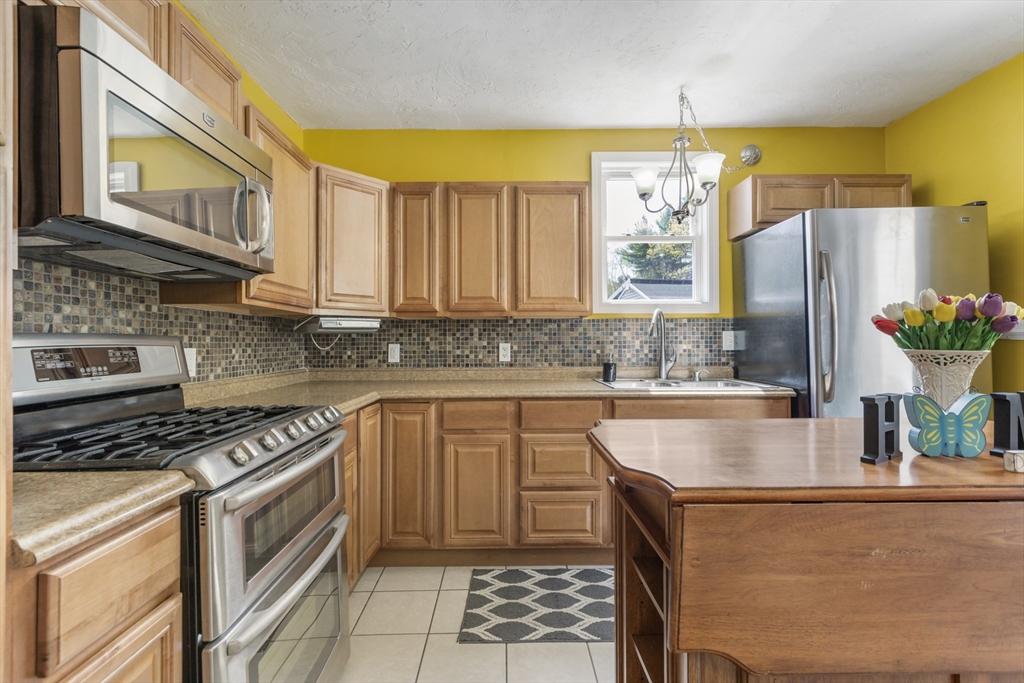 23 Martin Douglas, MA 01516 - Photo 10 of 30