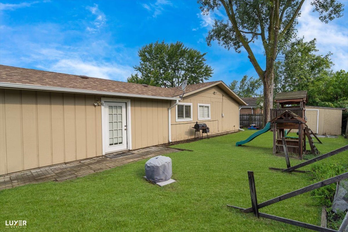 4448 Adele Lane Oak Forest, IL 60452 - Photo 25 of 28 a view of backyard with a garden and entertaining space