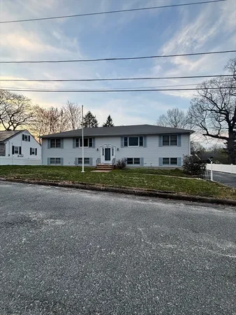 $2,500 | 28 Nonquit Street, Unit A, Worcester, MA 01604