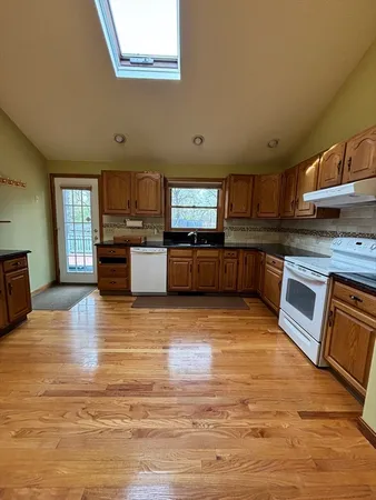 $2,500 | 28 Nonquit Street, Unit A, Worcester, MA 01604