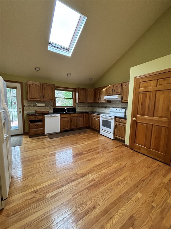 28 Nonquit Street, Unit A Worcester, MA 01604 - Photo 3 of 29