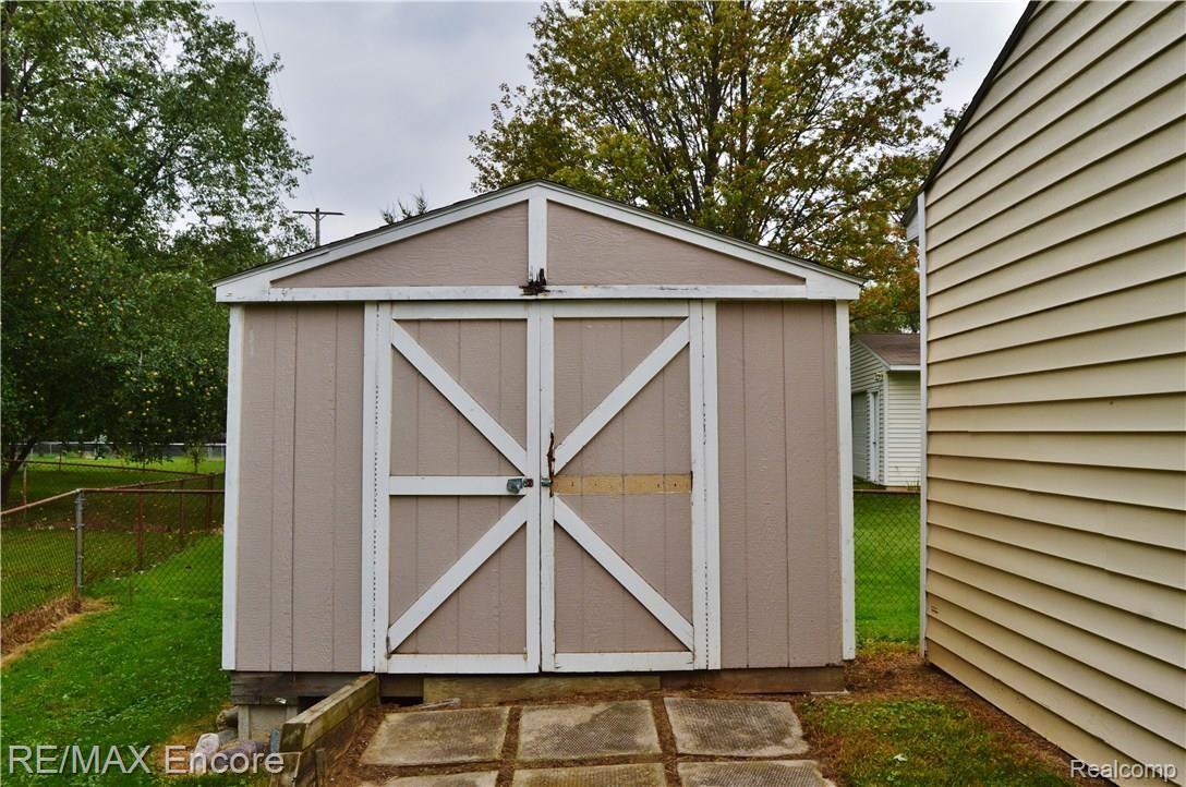 306 Fitzner Drive Davison, MI 48423 - Photo 29 of 32 Storage Shed