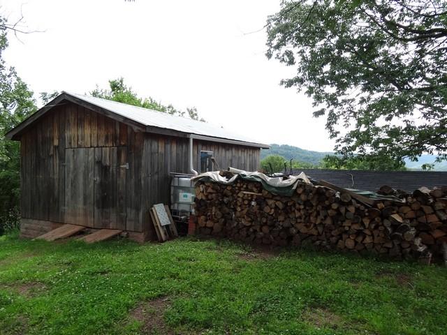 1041 Esquire Cemetery Road Hinton, WV 25951 - Photo 24 of 40 Gallery Image 24