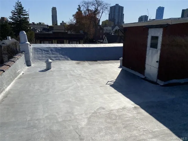 a car parked in front of white house