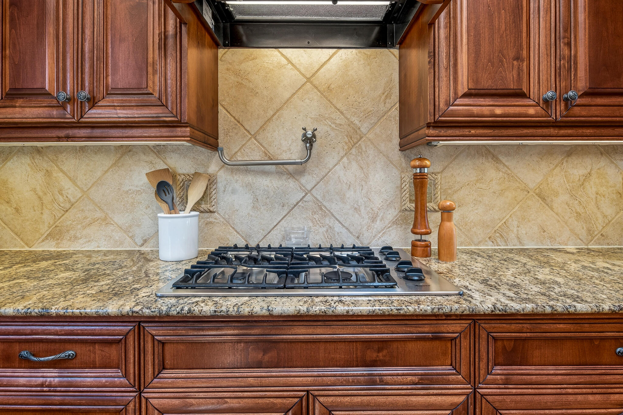 19305 Brookside Way Bend, OR 97702 - Photo 15 of 47 Cooktop detail