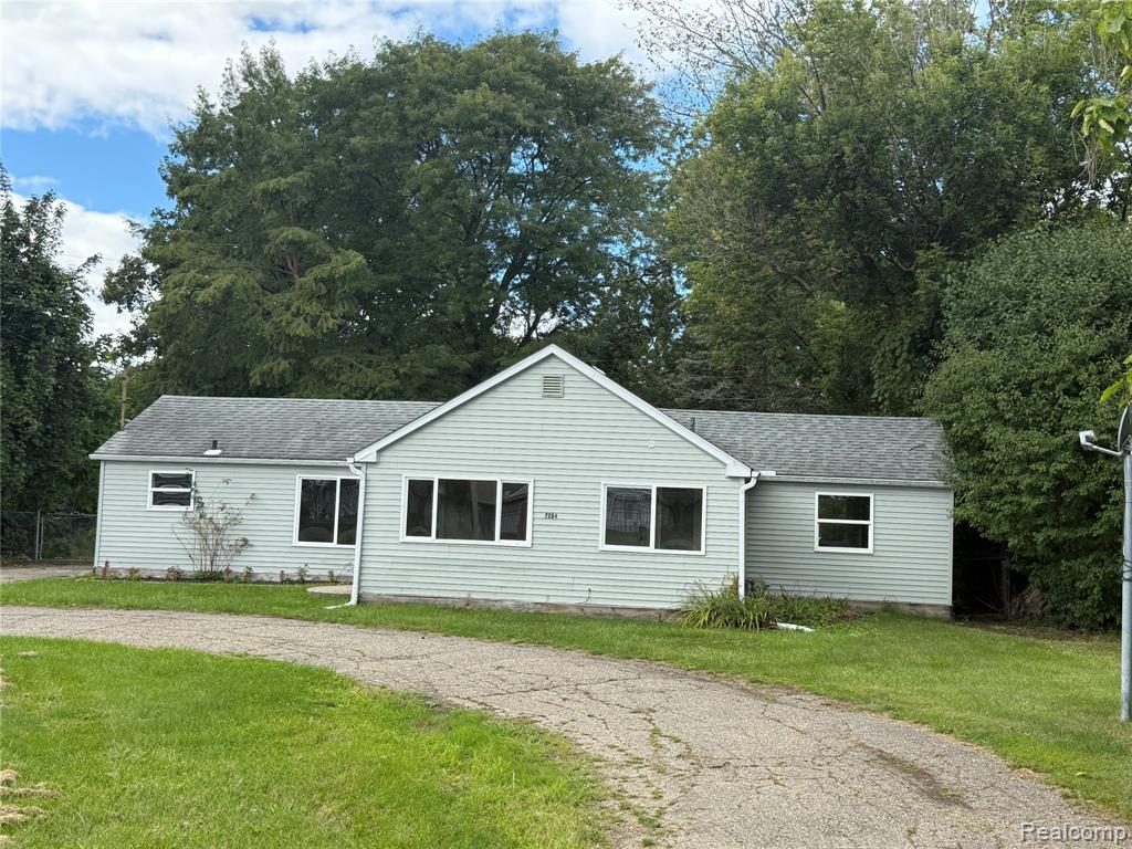 2084 South Dye Road Flint, MI 48532 - Photo 1 of 16
