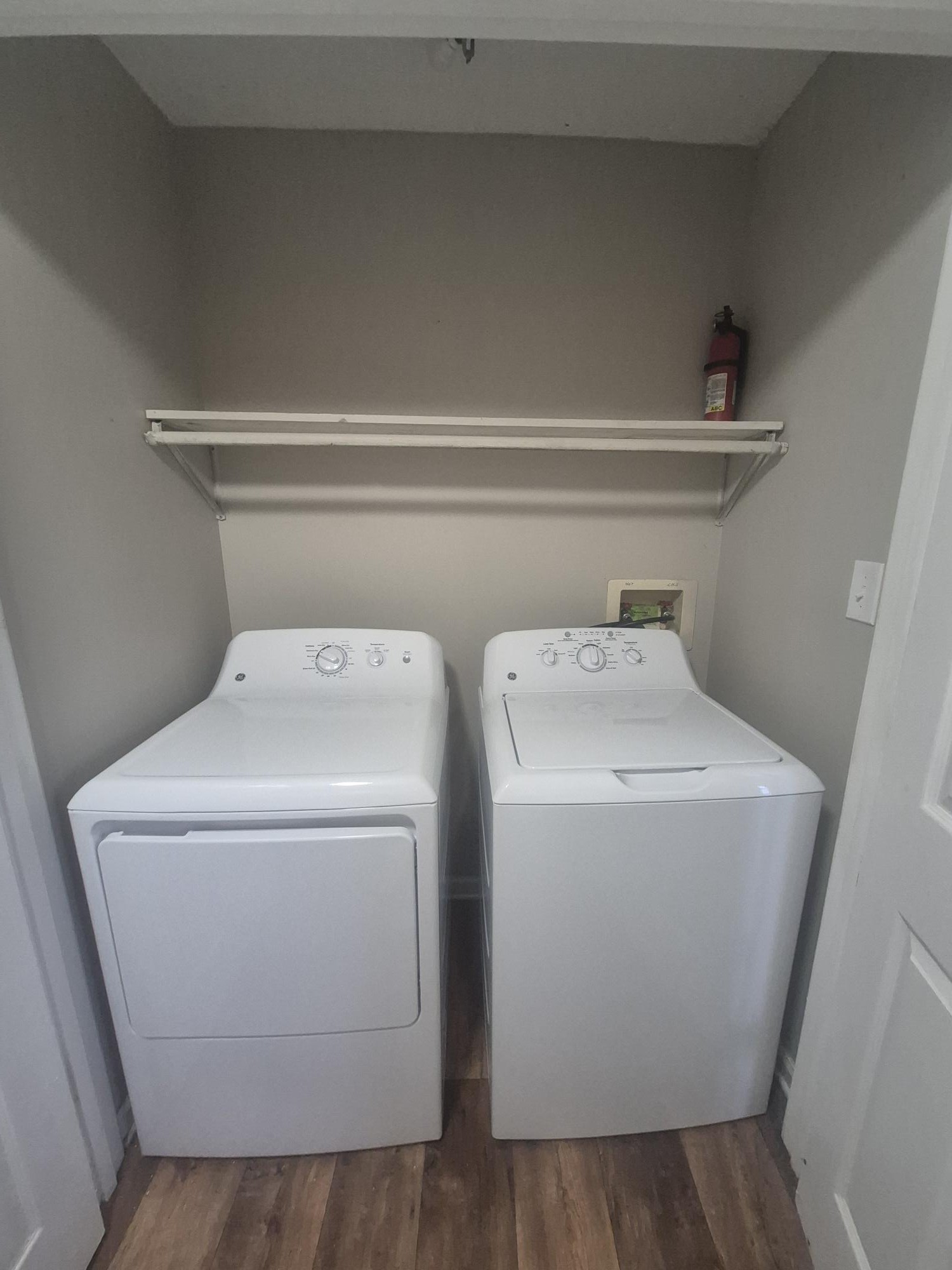 403 Eddy Street Oak Grove, KY 42262 - Photo 6 of 13 a utility room with dryer and washer