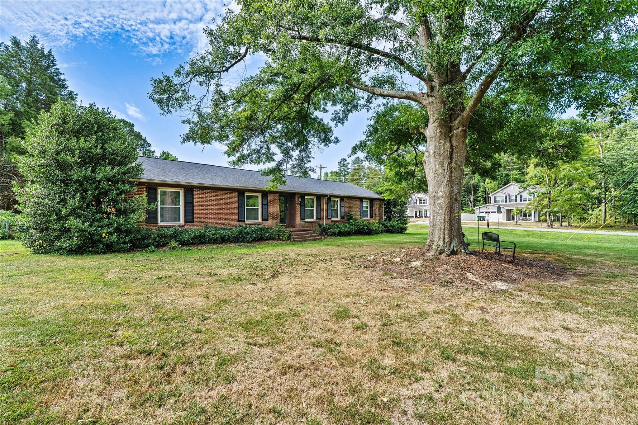 693 Fielding Road Charlotte, NC 28214 - Photo 3 of 32 Gallery Image 3