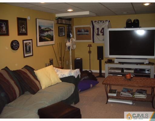53 Wilcox Road New Brunswick, NJ 08901 - Photo 8 of 10 Gallery Image 8