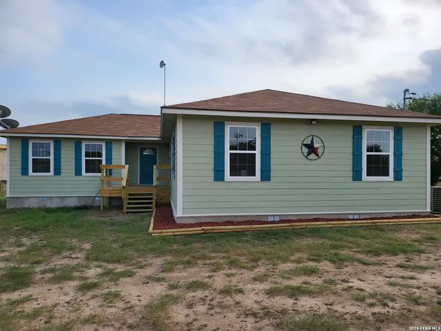 $329,900 | 250 Krystal Ray Lane, Elmendorf, TX 78112