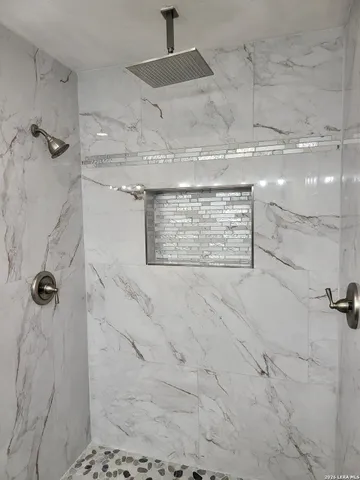 $329,900 | 250 Krystal Ray Lane, Elmendorf, TX 78112