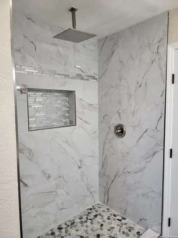 $329,900 | 250 Krystal Ray Lane, Elmendorf, TX 78112