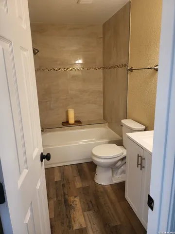 $329,900 | 250 Krystal Ray Lane, Elmendorf, TX 78112