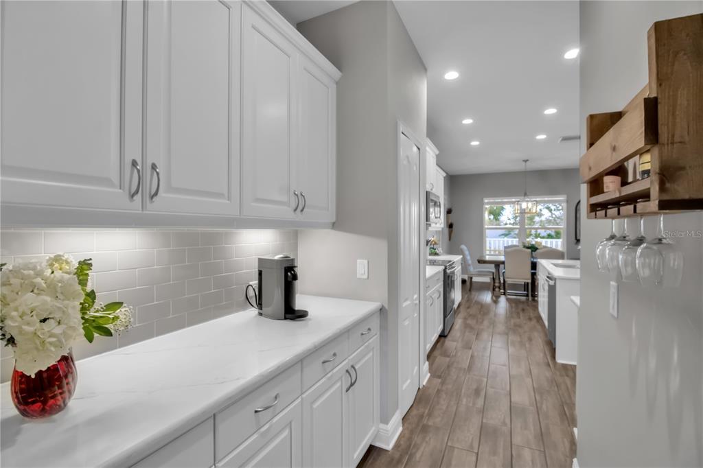 7798 Ridgelake Circle Bradenton, FL 34203 - Photo 11 of 48