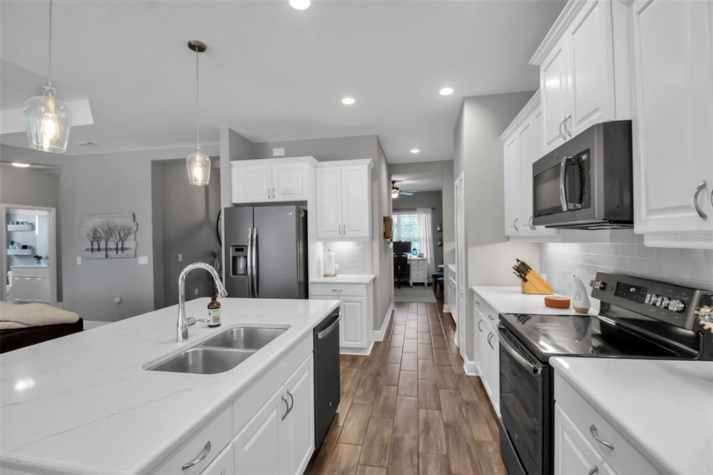 7798 Ridgelake Circle Bradenton, FL 34203 - Photo 12 of 48