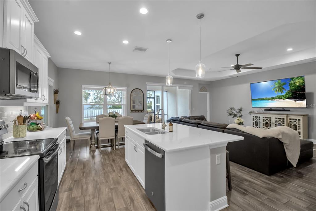 7798 Ridgelake Circle Bradenton, FL 34203 - Photo 14 of 48