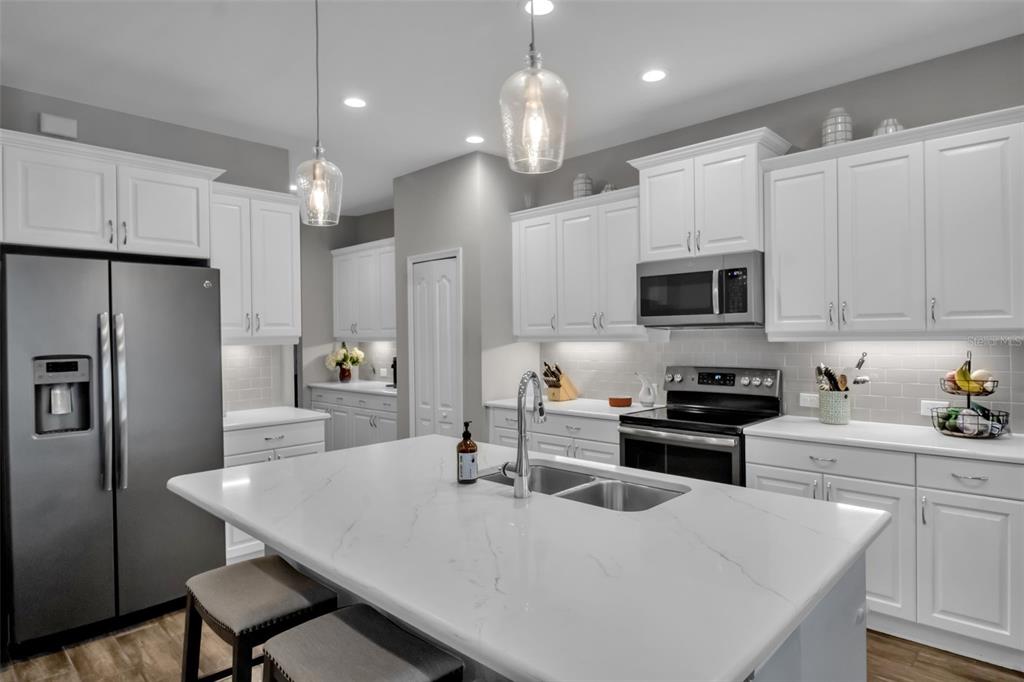 7798 Ridgelake Circle Bradenton, FL 34203 - Photo 10 of 48