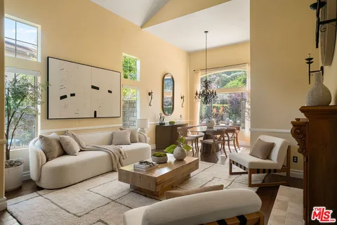 $1,369,000 | 350 Anzio Way, Oak Park, CA 91377