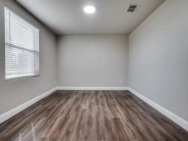 $325,000 | 1035 Mayflowers Lane, Lancaster, TX 75134