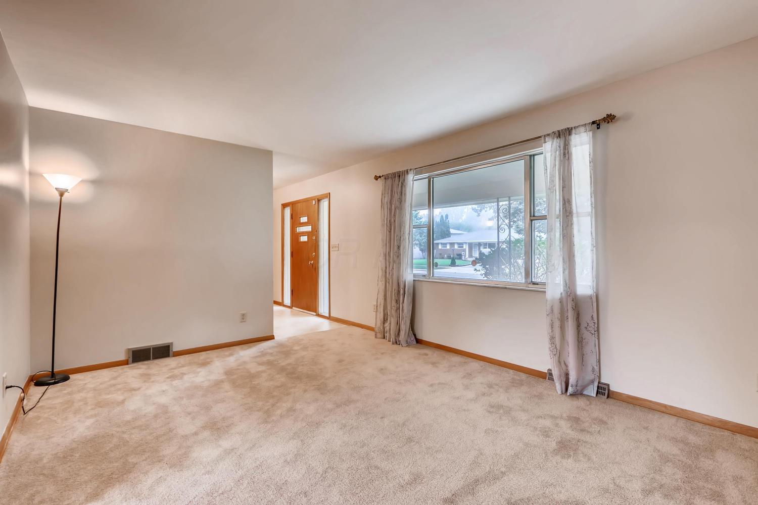 1753 Norma Road Columbus, OH 43229 - Photo 4 of 25 Gallery Image 4