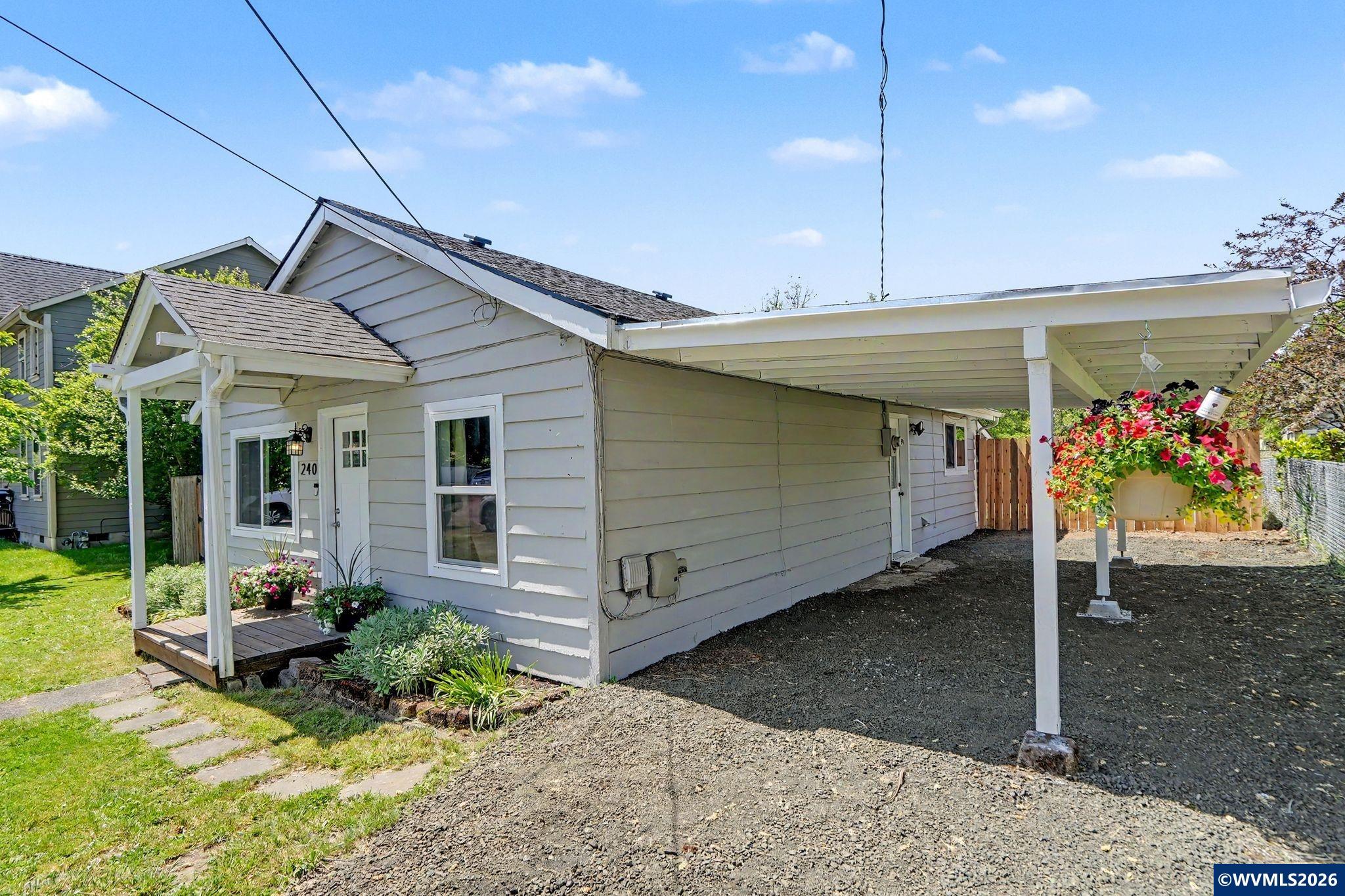 240 Thorpe Street Independence, OR 97351 - Photo 3 of 31