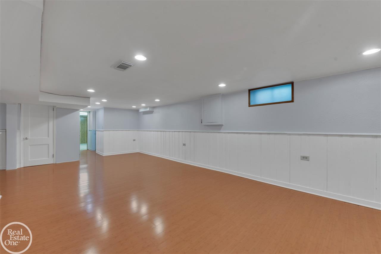 860 Shoreham Road Grosse Pointe Woods, MI 48236 - Photo 29 of 43