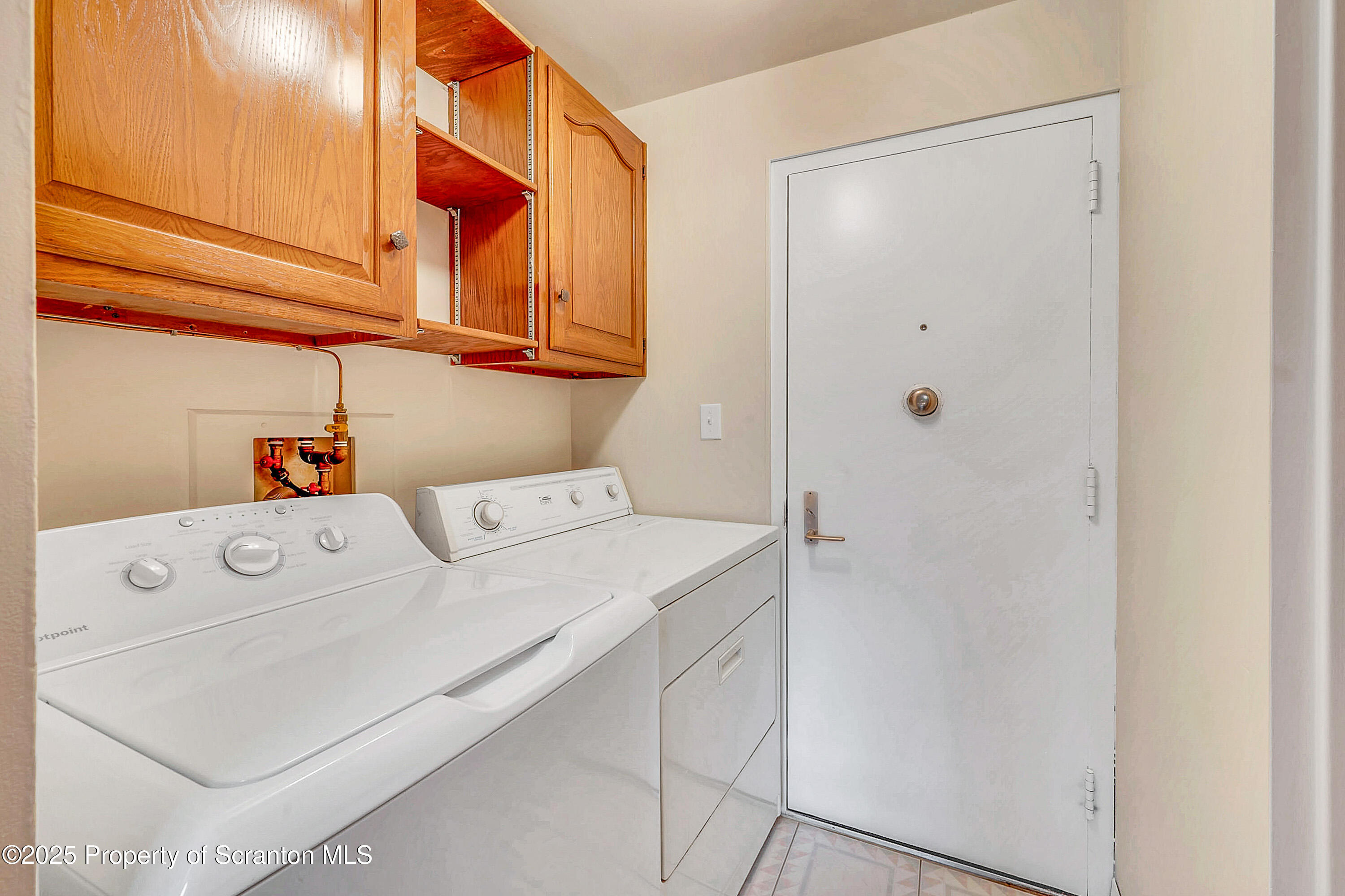 550 Clay Avenue, Unit 3B Scranton, PA 18510 - Photo 11 of 17 a utility room with dryer and washer