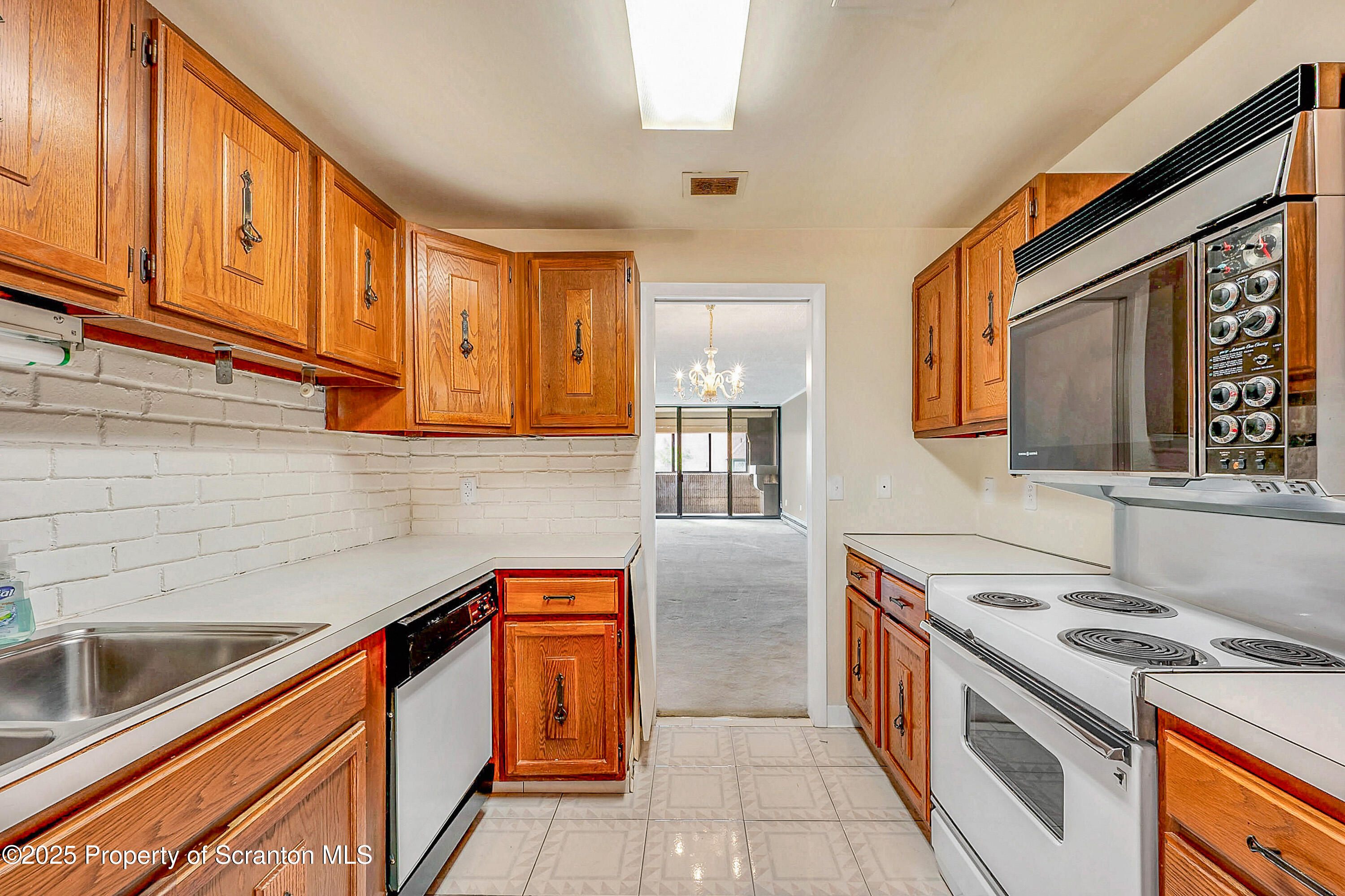 550 Clay Avenue, Unit 3B Scranton, PA 18510 - Photo 15 of 17 a kitchen that has a sink and a stove