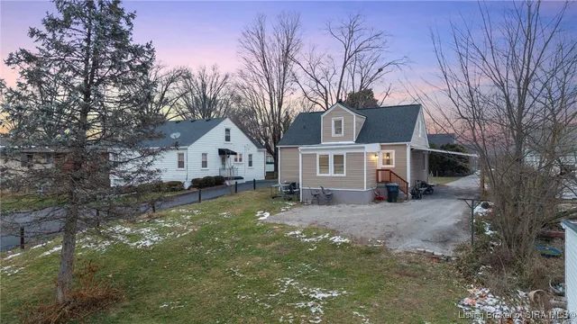 $297,000 | 612 East Daisy Lane, New Albany, IN 47150