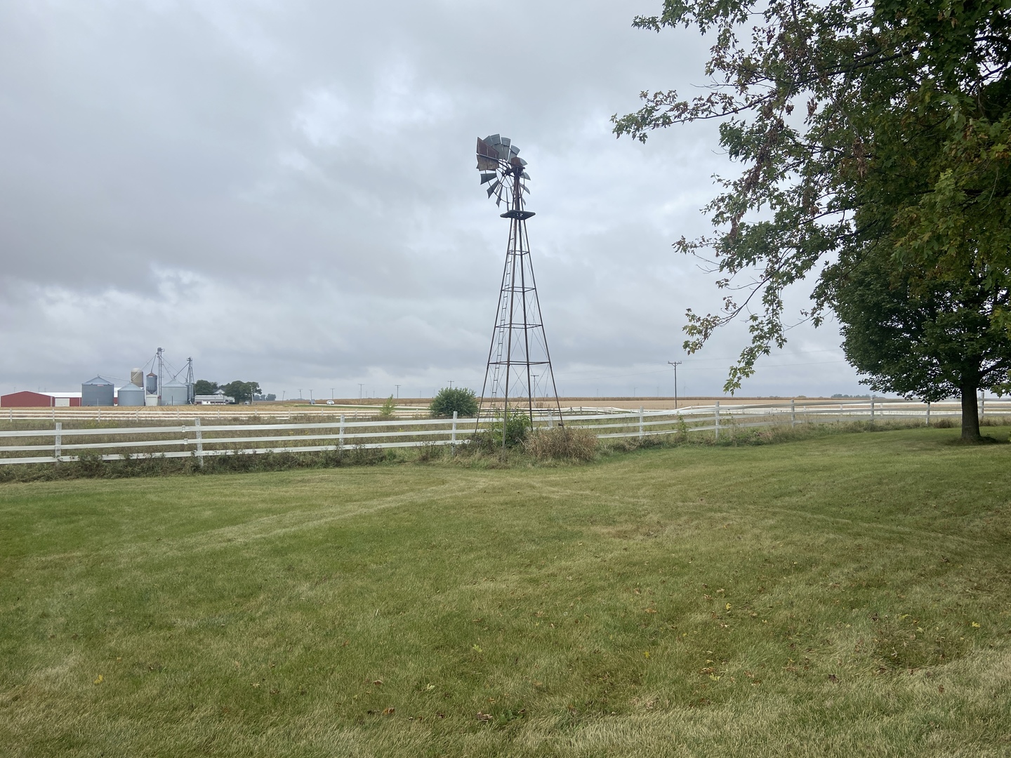 4684 Perry Road Malta, IL 60150 - Photo 5 of 36 a view of a water fountain