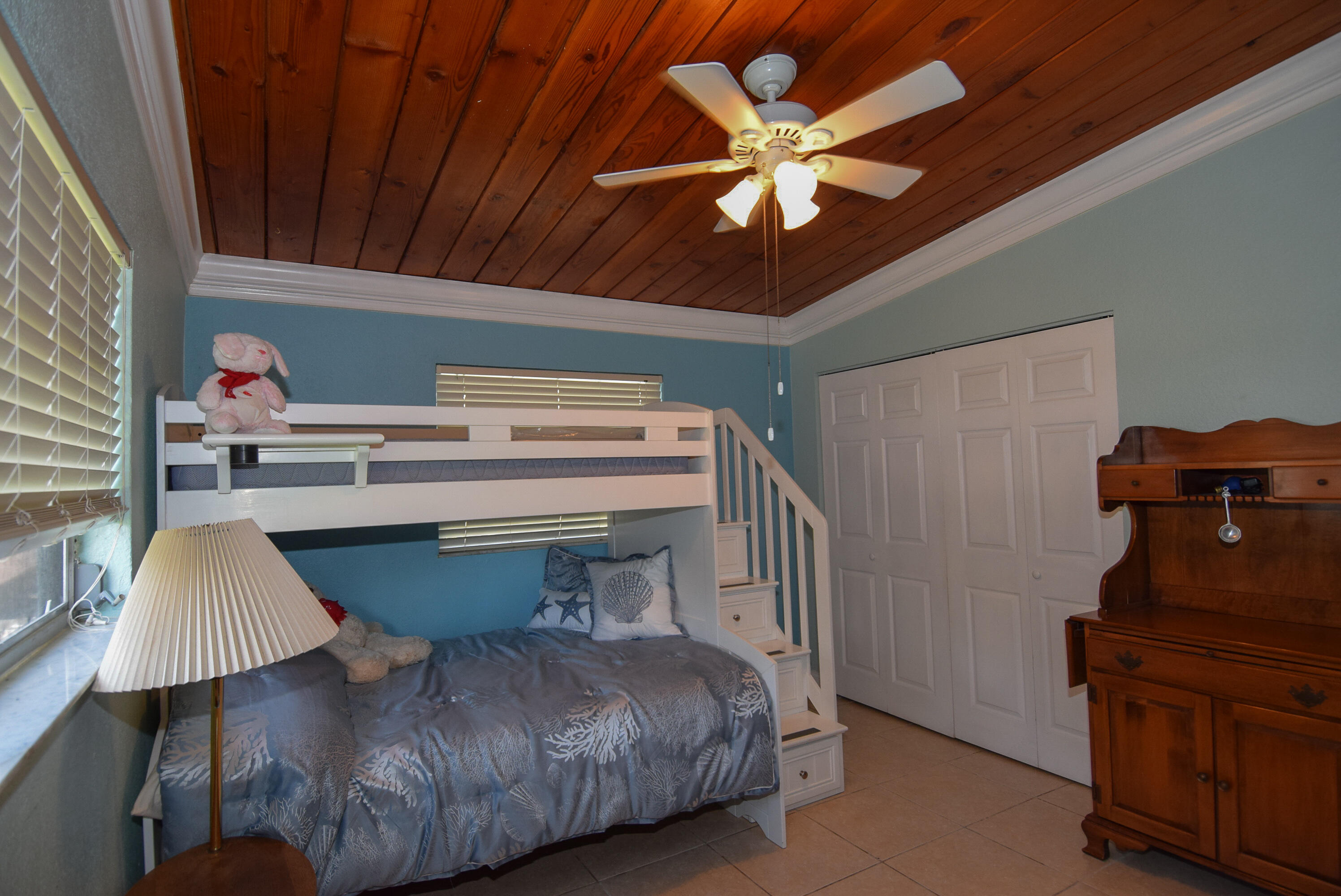 334 3rd Road Key Largo, FL 33037 - Photo 20 of 30 a bedroom with a bed and a chandelier