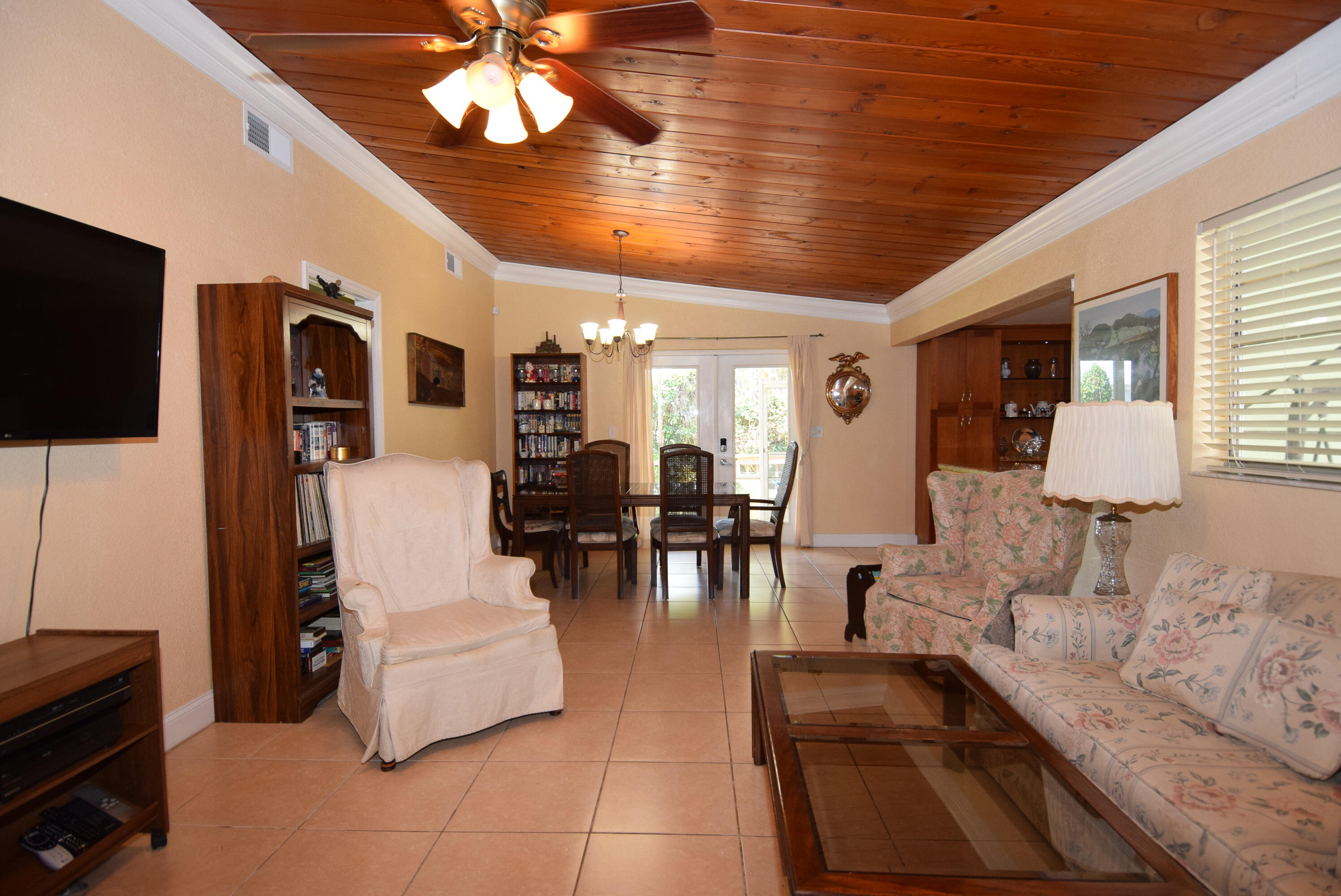 334 3rd Road Key Largo, FL 33037 - Photo 7 of 30 a living room with furniture and flat screen tv