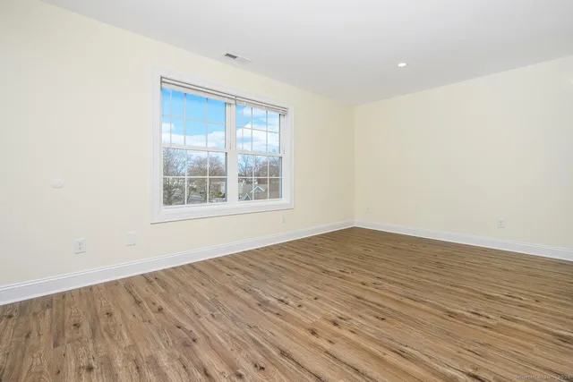 $3,900 | 2 Beacon Square, Unit 3, Fairfield, CT 06825