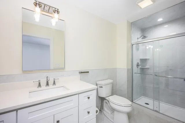 $3,900 | 2 Beacon Square, Unit 3, Fairfield, CT 06825