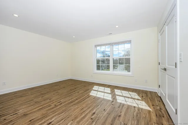 $3,900 | 2 Beacon Square, Unit 3, Fairfield, CT 06825