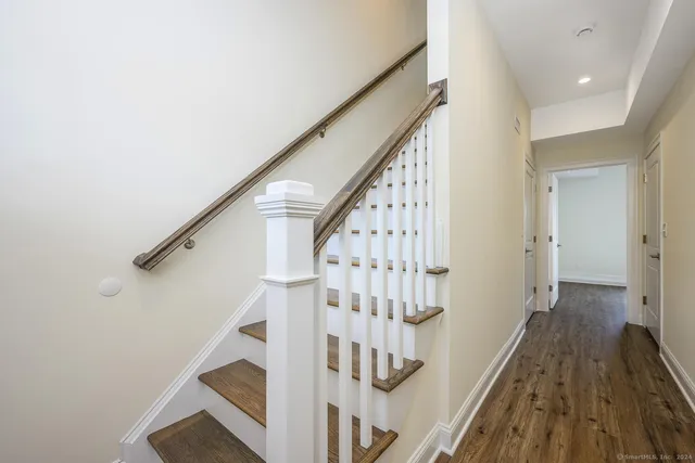 $3,900 | 2 Beacon Square, Unit 3, Fairfield, CT 06825