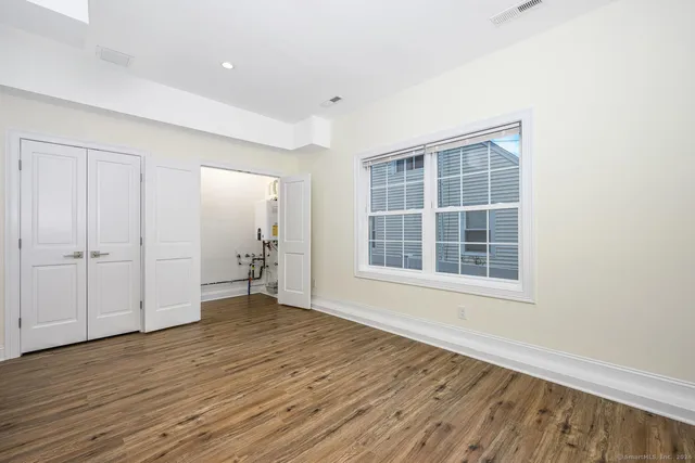 $3,900 | 2 Beacon Square, Unit 3, Fairfield, CT 06825