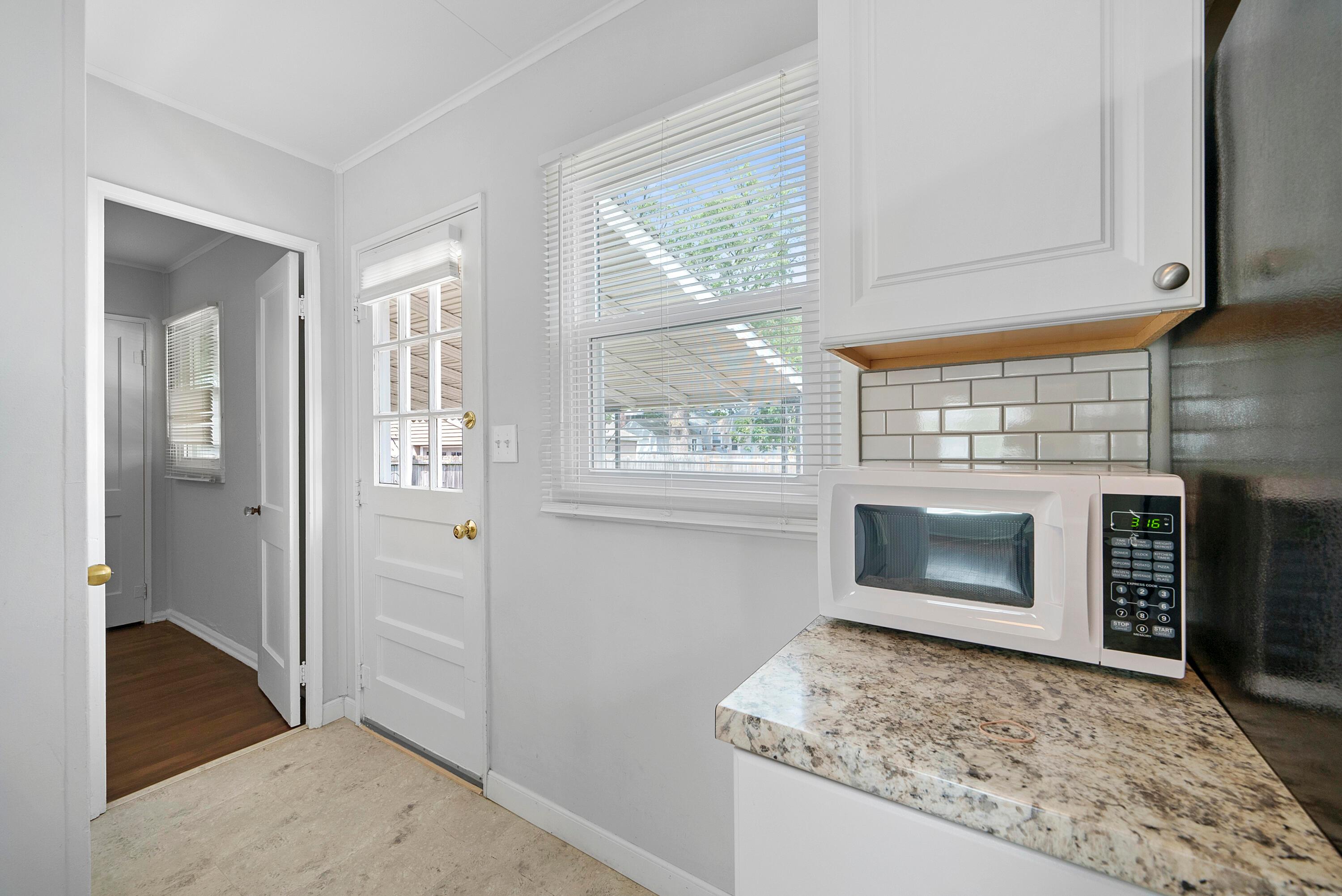 388 Derrer Road Columbus, OH 43204 - Photo 7 of 45 Kitchen